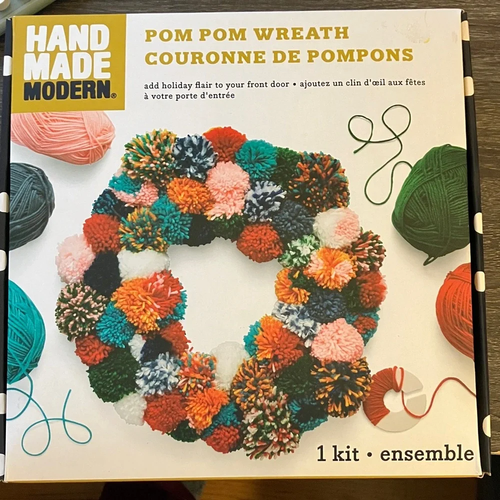 Hand‎ Made Modern Pom Pom Wreath Craft Kit Gift - new in box